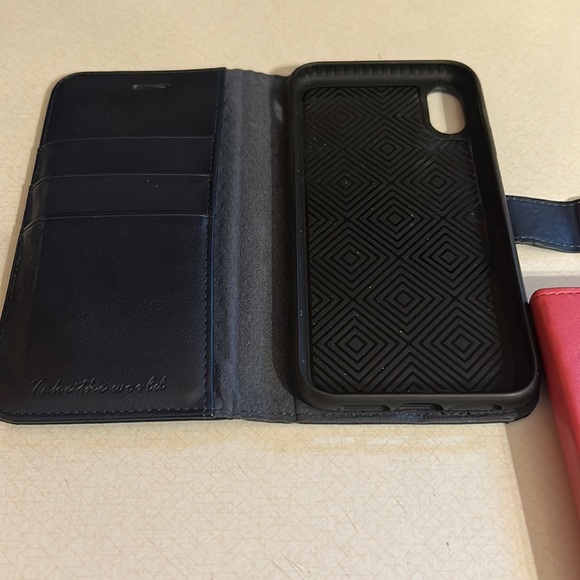 Set of 2 iPhone XR case and storage ❤️ - Picture 3 of 5